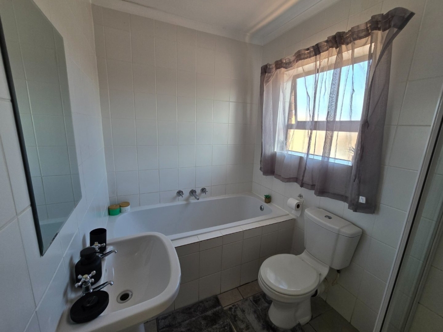 2 Bedroom Property for Sale in Pine Acres Western Cape